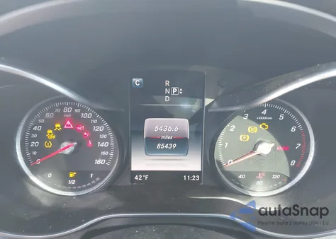 2015 Mercedes-Benz C 300 4Matic z USA, uszkodzony, nr VIN 55SWF4KBXFU062495